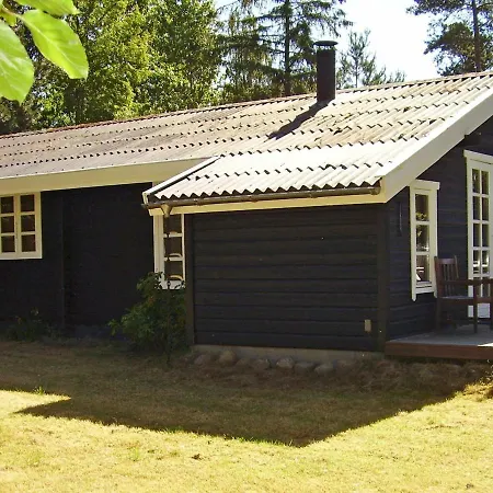 Three-bedroom Holiday In 8