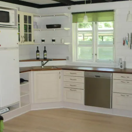 Three-bedroom Holiday In 8 *